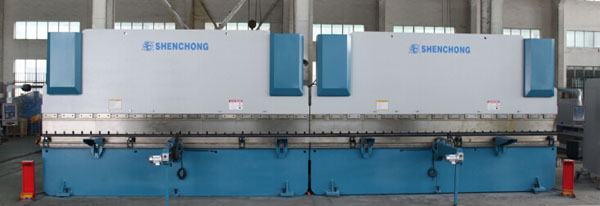 2-WE67K-3006000雙機(jī)聯(lián)動(dòng)電液折彎?rùn)C(jī).jpg