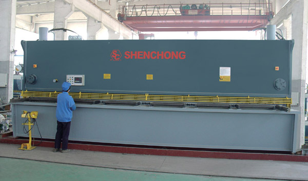 12x6000液壓剪板機.jpg